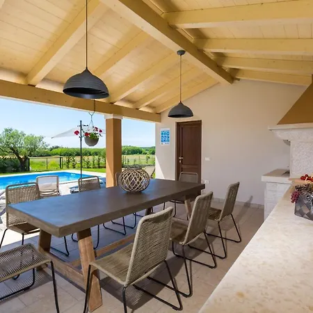 Vila Activity Nata With Pool In Porec