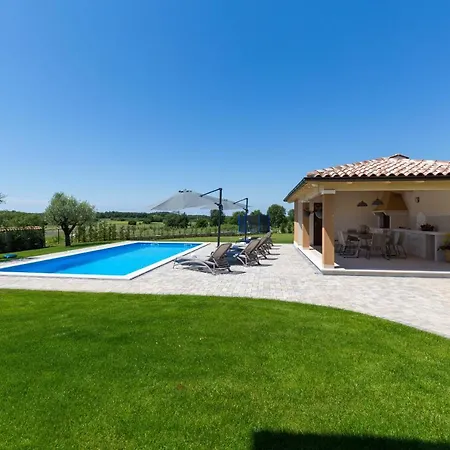 Activity Nata With Pool In Porec Villa Dračevac