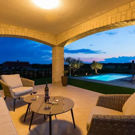 Villa Activity Nata With Pool In Porec Dračevac