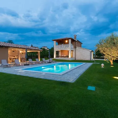 Activity Nata With Pool In Porec *